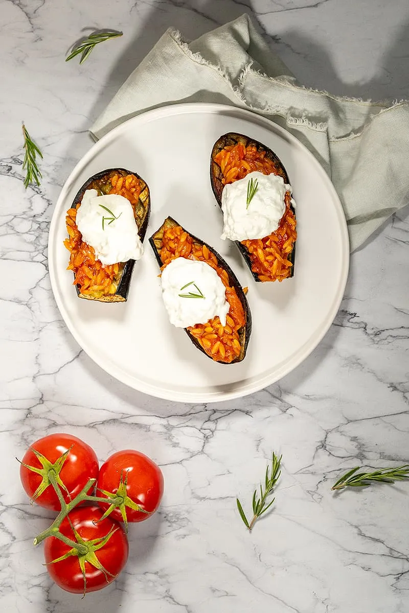 Aubergines farcies aux tomates et orzo