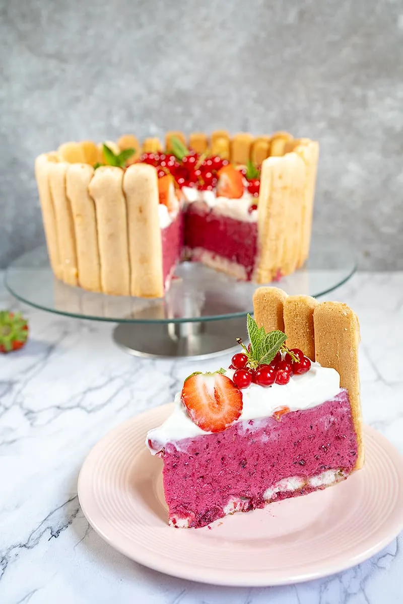 Charlotte russe aux fruits rouges maison