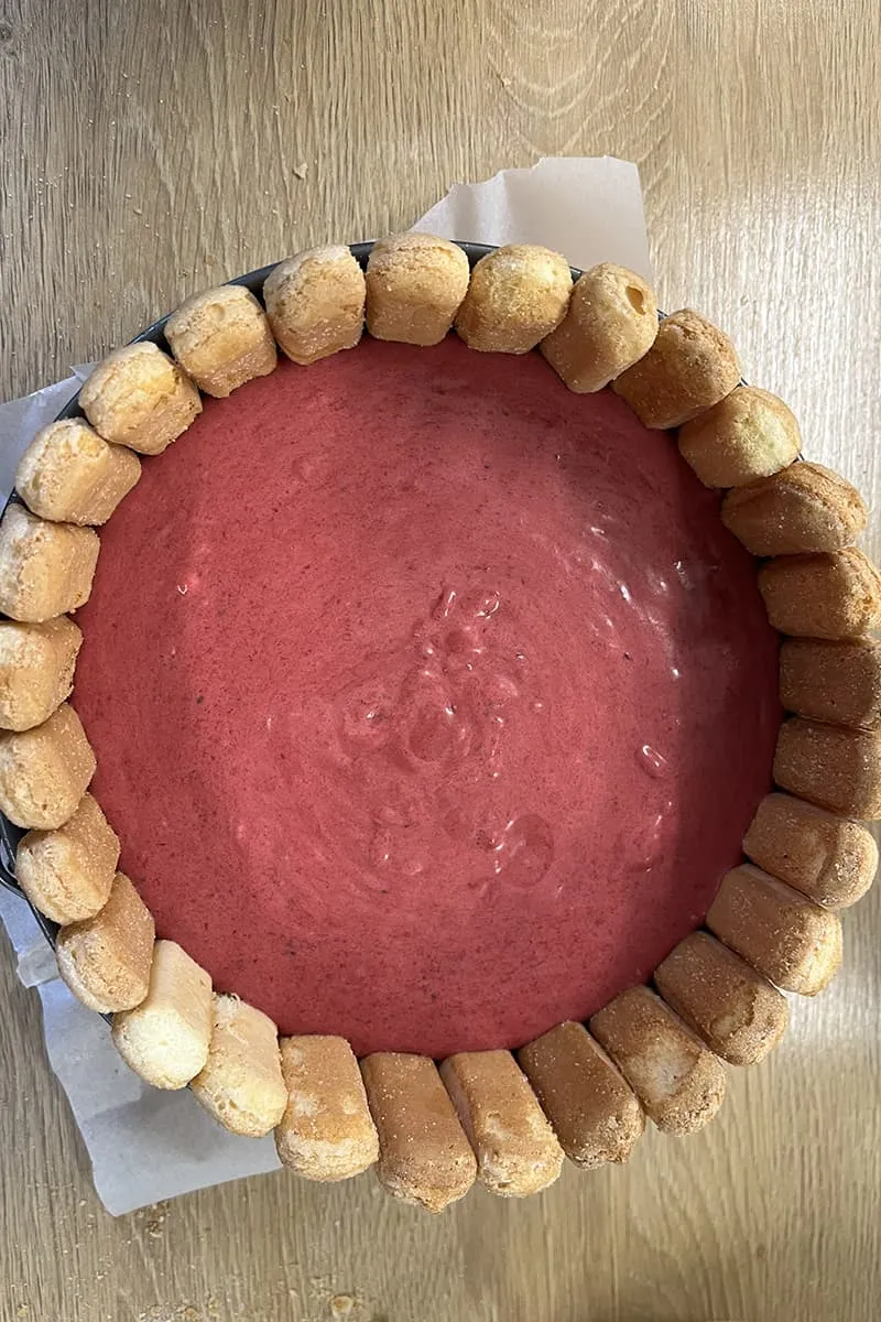 Charlotte Russe aux Fruits Rouges préparée