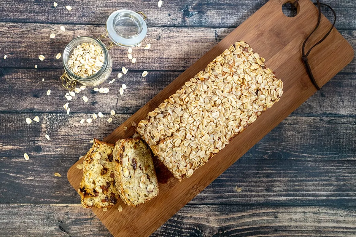 Gâteau à flocons d'avoine et amandes - délicieux pour le petit-déjeuner