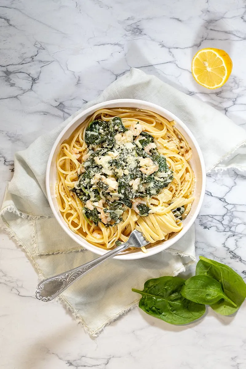 Pâtes crémeuses aux épinards et aux crevettes