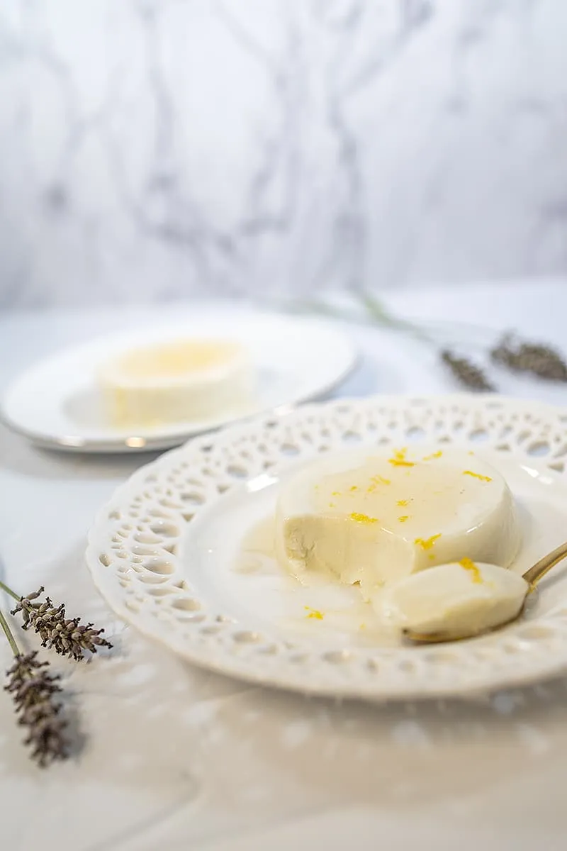 Panna cotta à la lavande avec citron