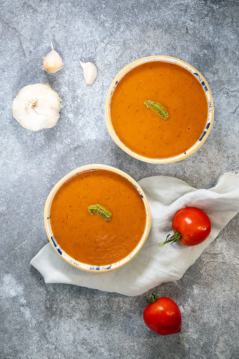 Soupe de tomates et courgettes - pleine de légumes
