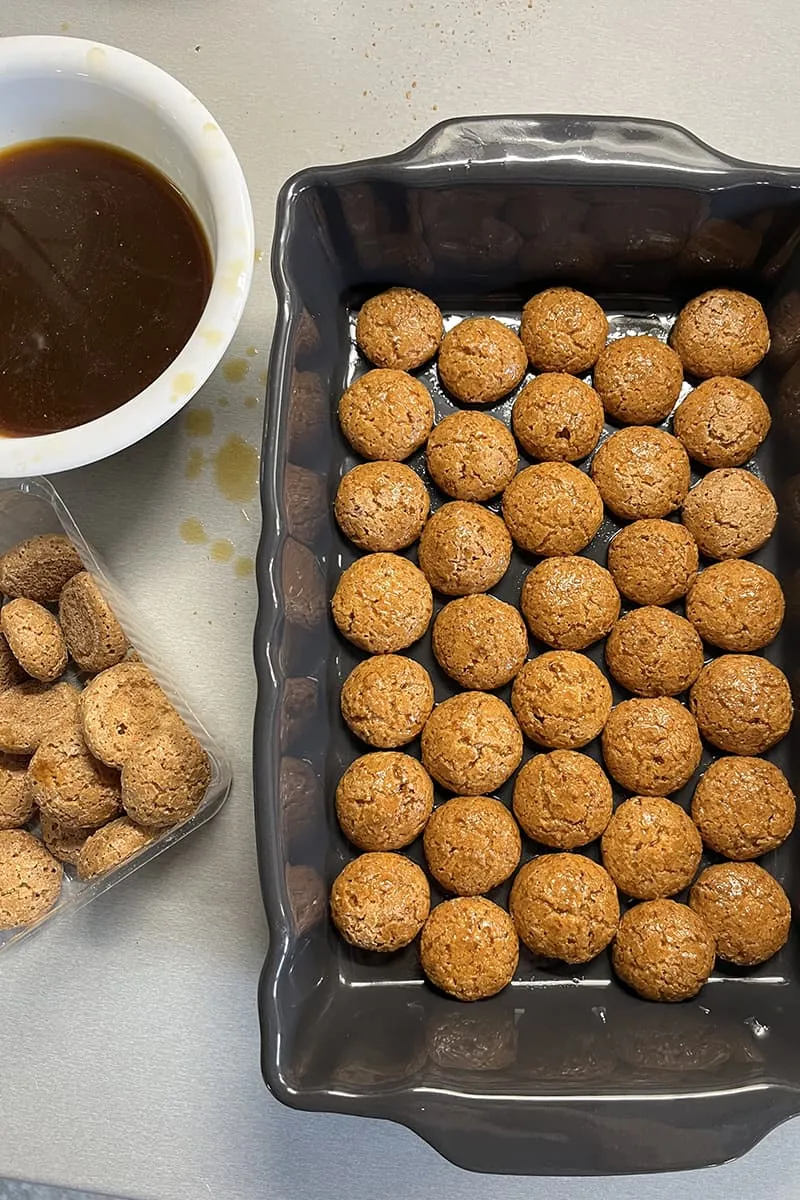 Préparation du tiramisu Amaretti