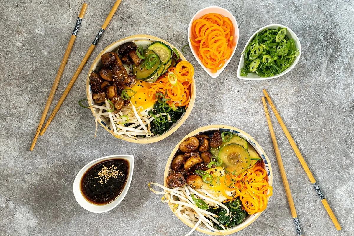 Bibimbap végétarien aux champignons sautés