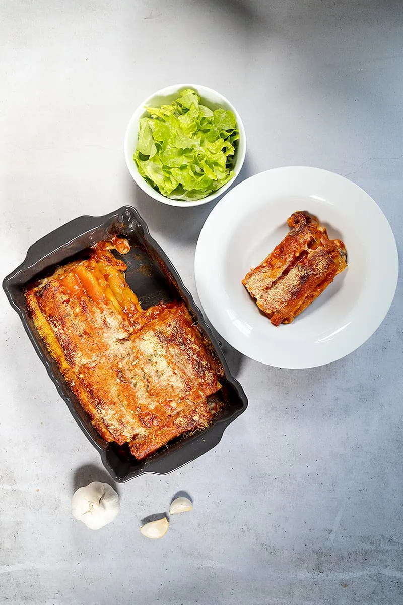 Cannelloni au haché et mozzarella - délicieux avec une sauce béchamel