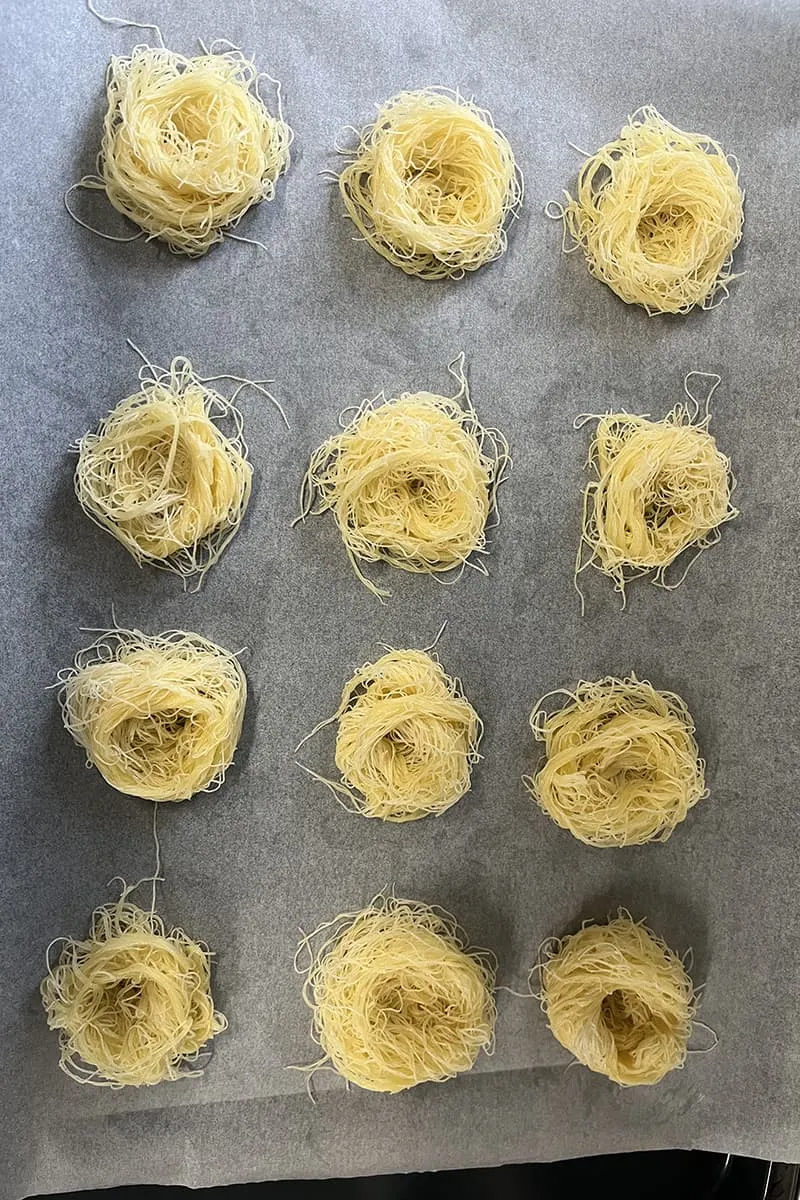 Faire des petits nids d’oiseau avec du kadayif (super amusant)