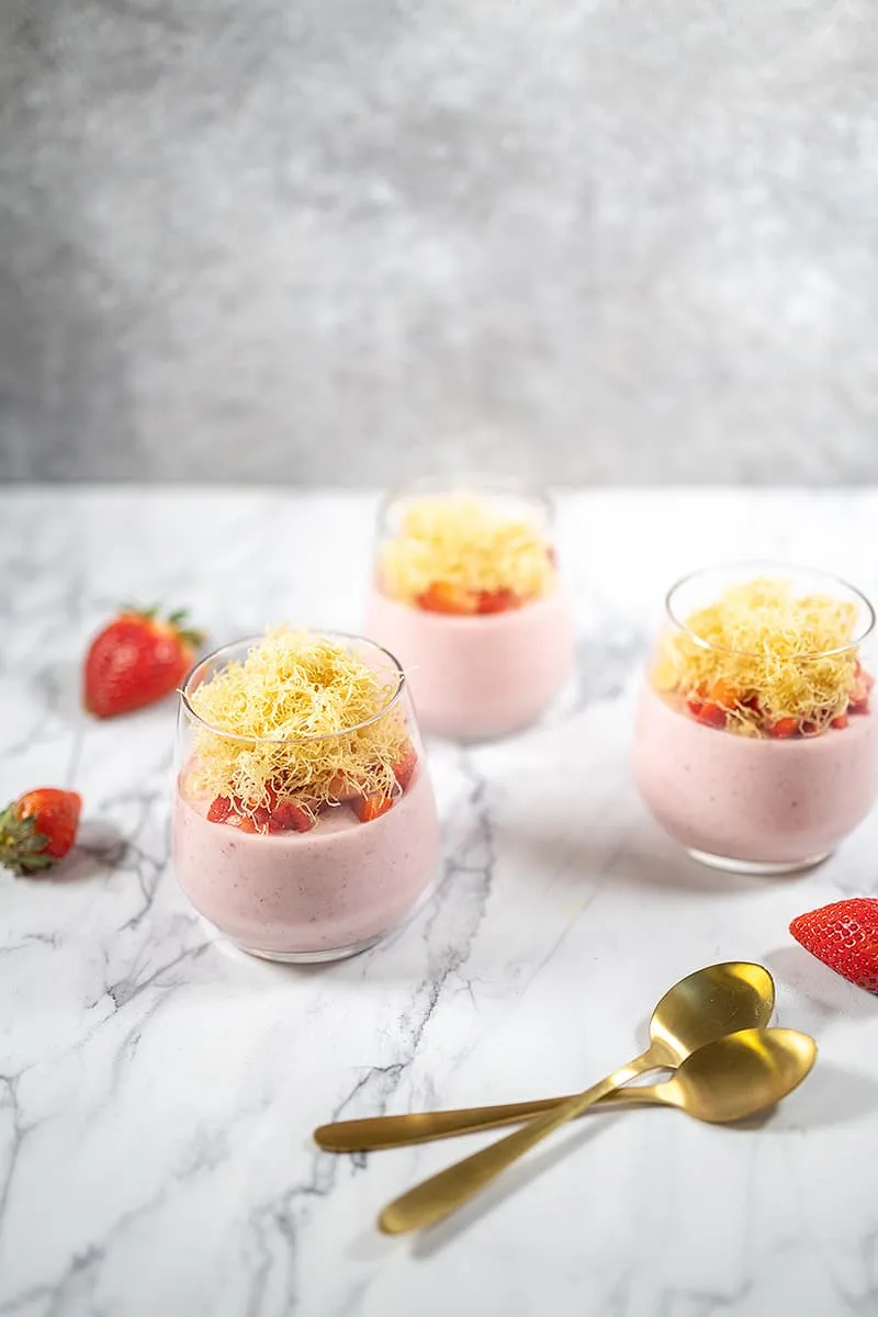 Crème dessert à la fraise – un doux dessert d'été