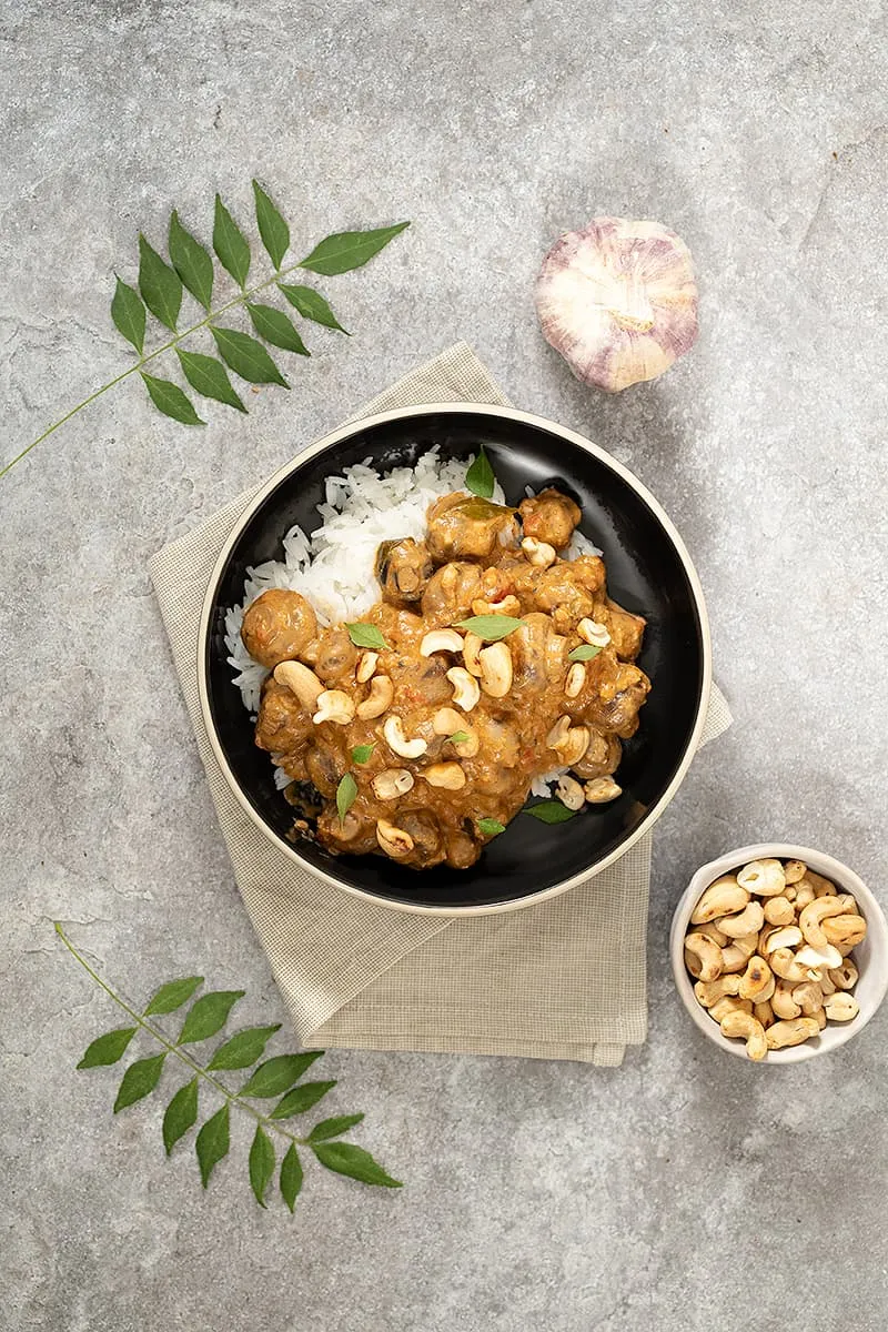 Curry aux champignons avec citron vert et noix de cajou