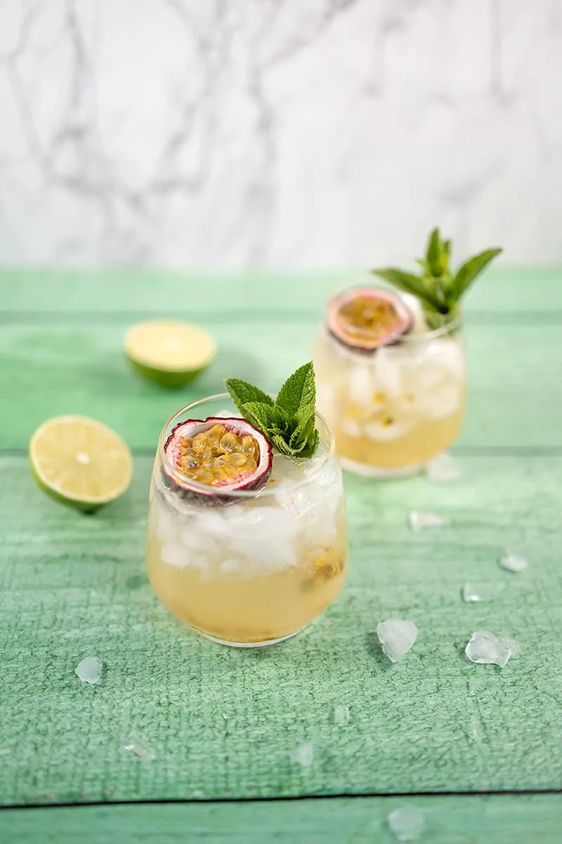 Mocktail au fruit de la passion et gingembre - une boisson estivale sans alcool