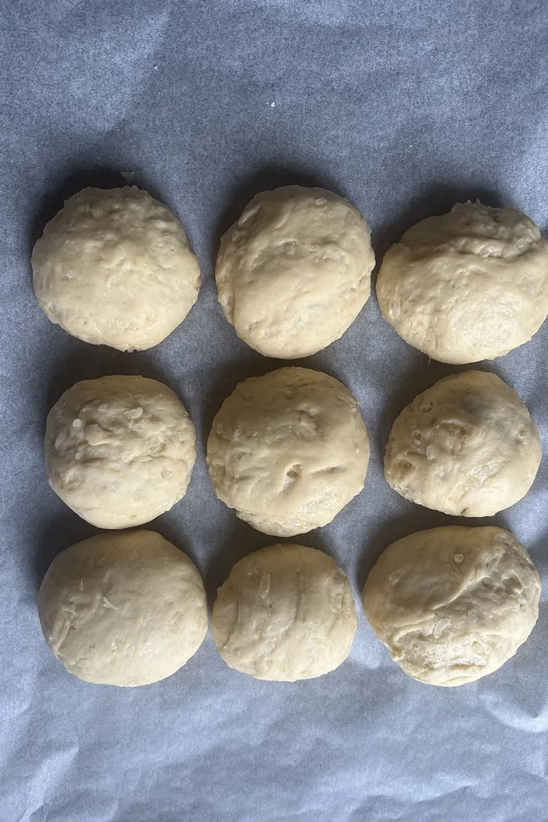 Préparation du pain à partager à l’ail et à l’oignon - étape 1