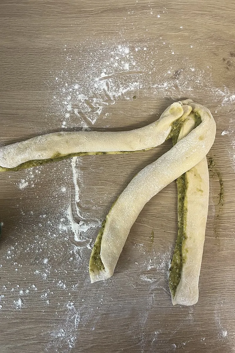 Préparation du pain au pesto - étape 2