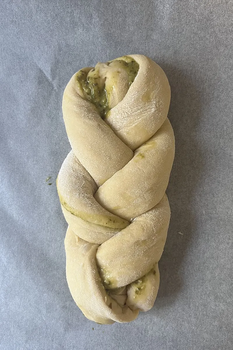 Préparation du pain au pesto - étape 3
