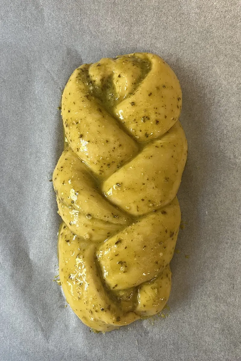 Préparation du pain au pesto - étape 4