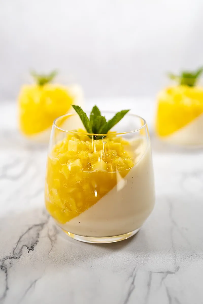 Panna cotta à la mangue - délicieusement crémeuse et douce