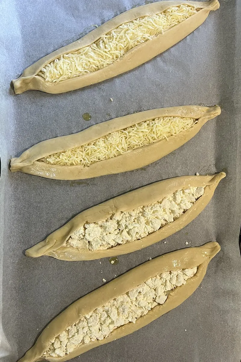 Préparation du pide turc au fromage – étape 2