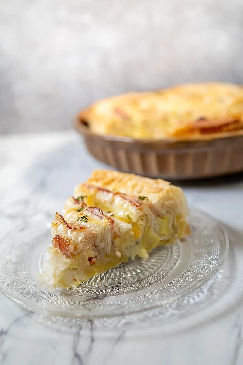 Quiche à la raclette – quiche extra croustillante avec des couches
