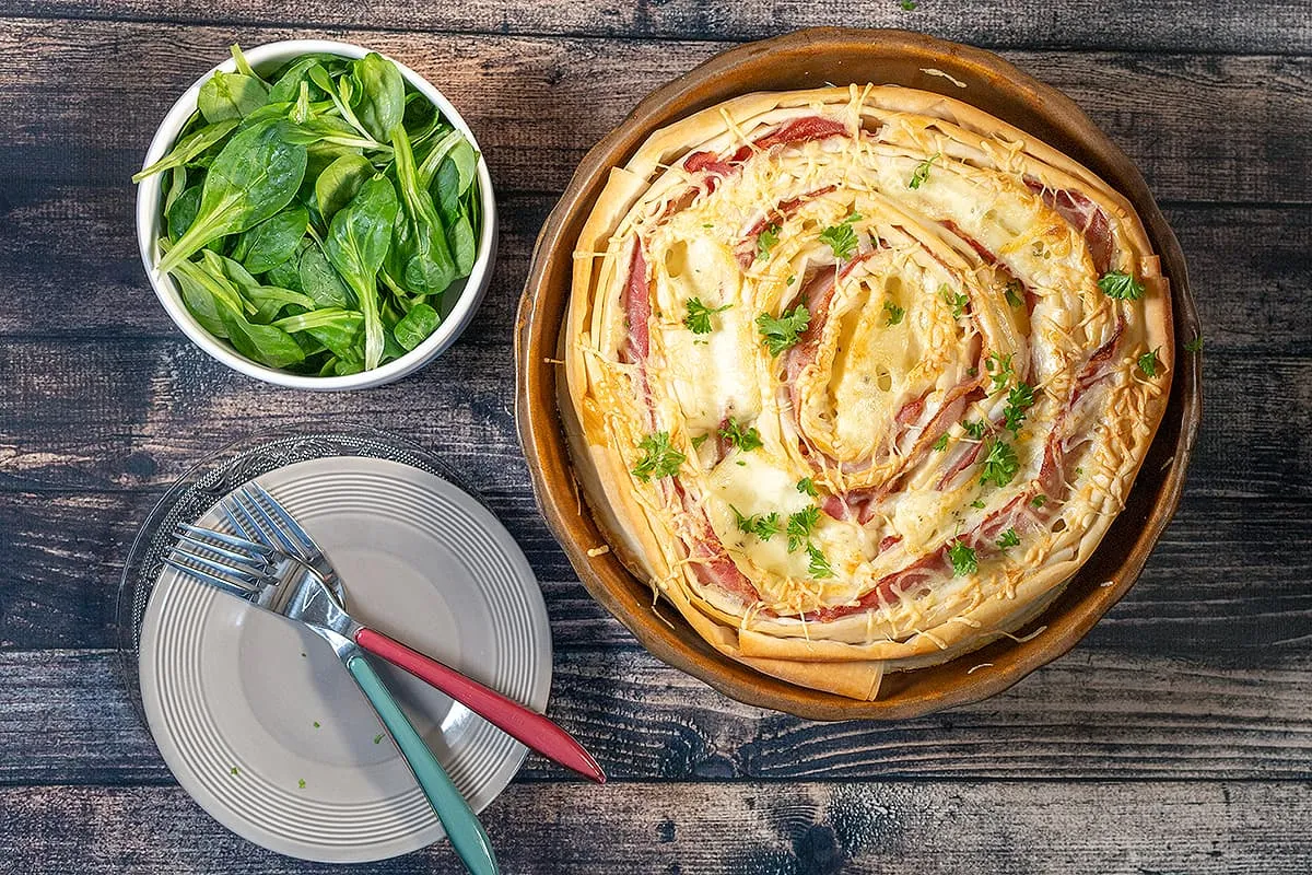 Quiche à la raclette – quiche extra croustillante avec des couches