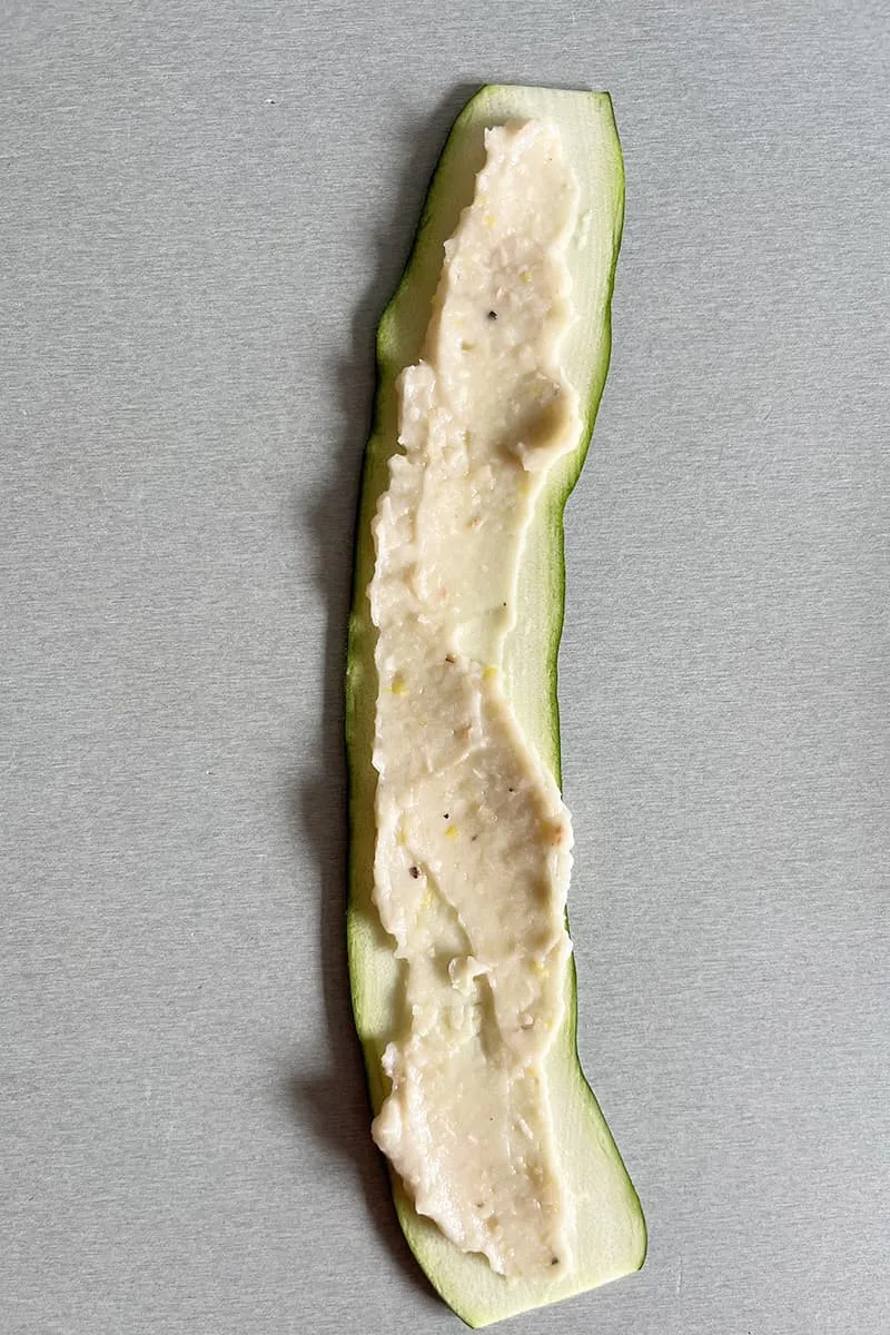 Roulades de courgette à la sauce tomate – Préparation - étape 1