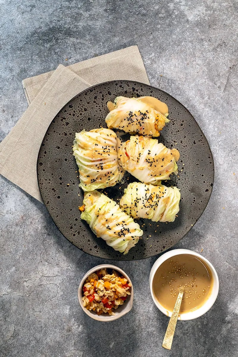 Rouleaux de chou chinois farcis de dinde, riz et carotte