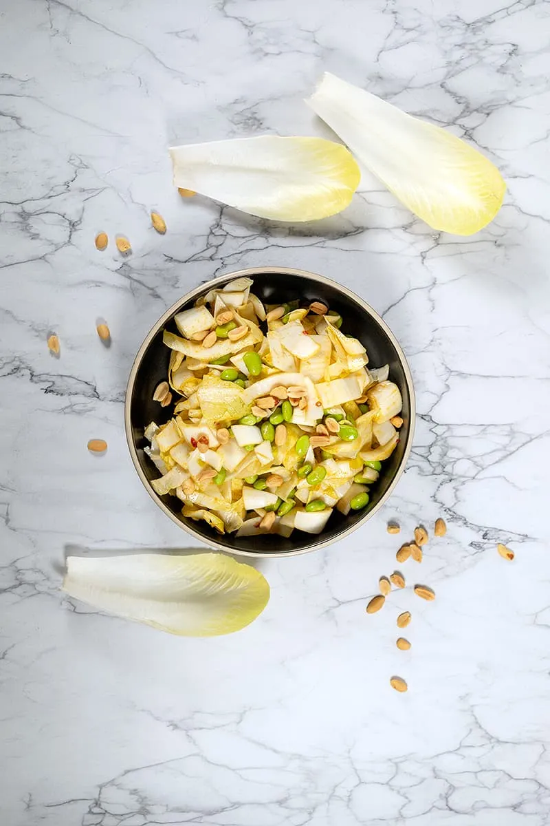 Salade d'endives à l'orientale - délicieuse avec des fèves edamame
