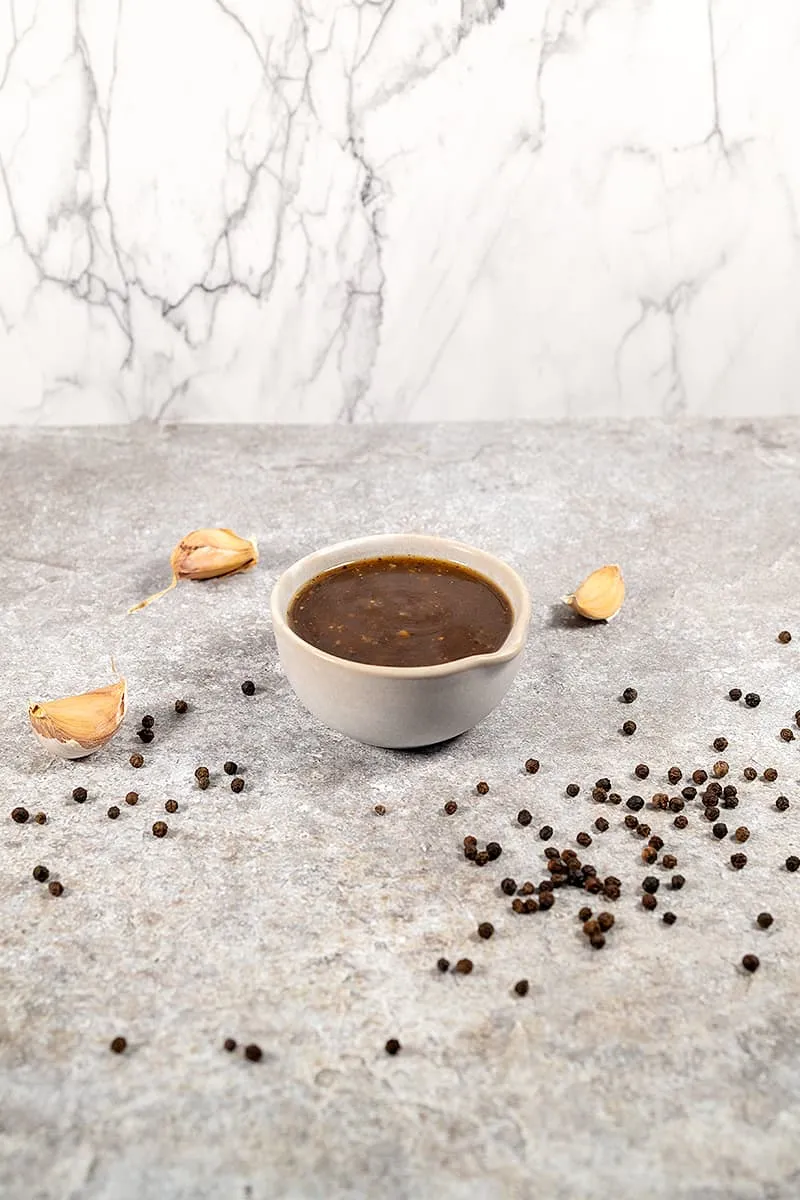 Sauce wok au poivre noir - un assaisonnement chaleureux