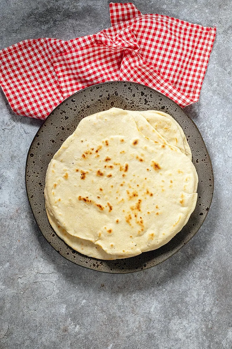 Tortillas de blé maison - tortillas moelleuses faciles